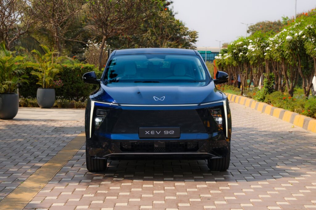 🚗Mahindra XEV 9e 2025 – Futuristic EV SUV 10 1000078374