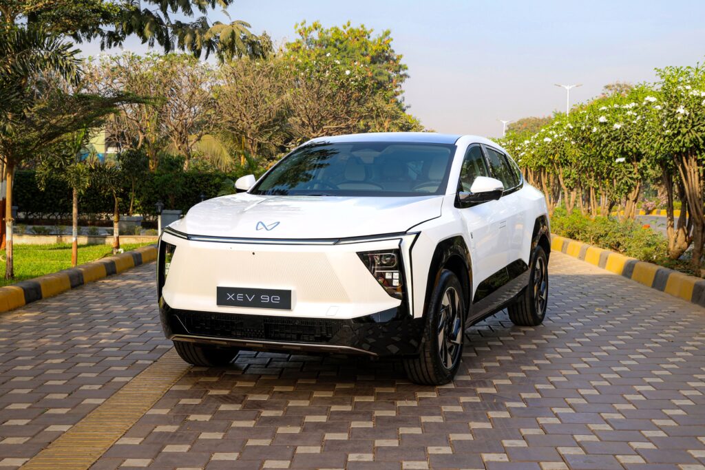 🚗Mahindra XEV 9e 2025 – Futuristic EV SUV 9 1000078383