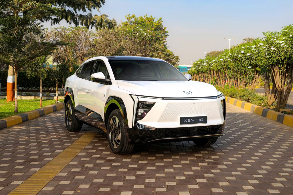 🚗Mahindra XEV 9e 2025 – Futuristic EV SUV 6 1000078384