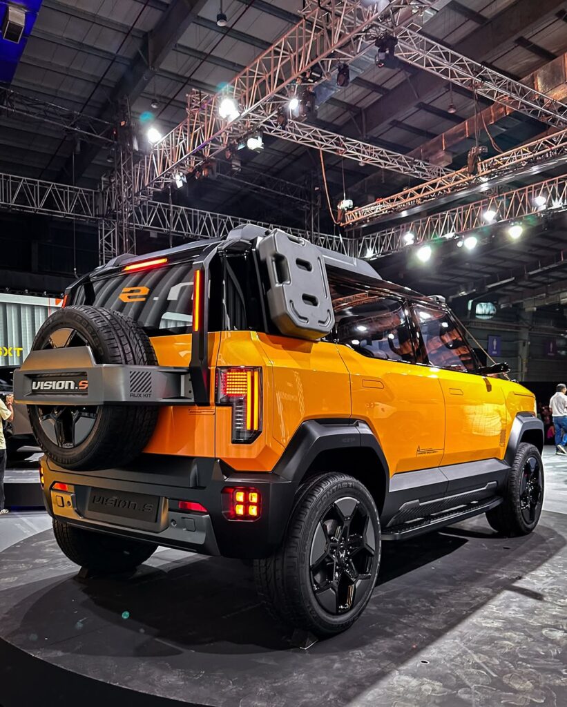 Mahindra Vision S – India’s Stylish Futuristic SUV 4 Mahindra vision s