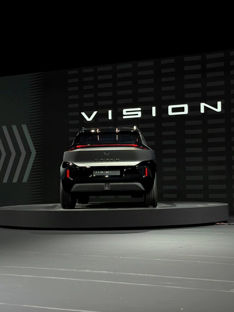 🚙 Mahindra Vision X – India’s Futuristic SUV Concept 4 Mahindra vision x