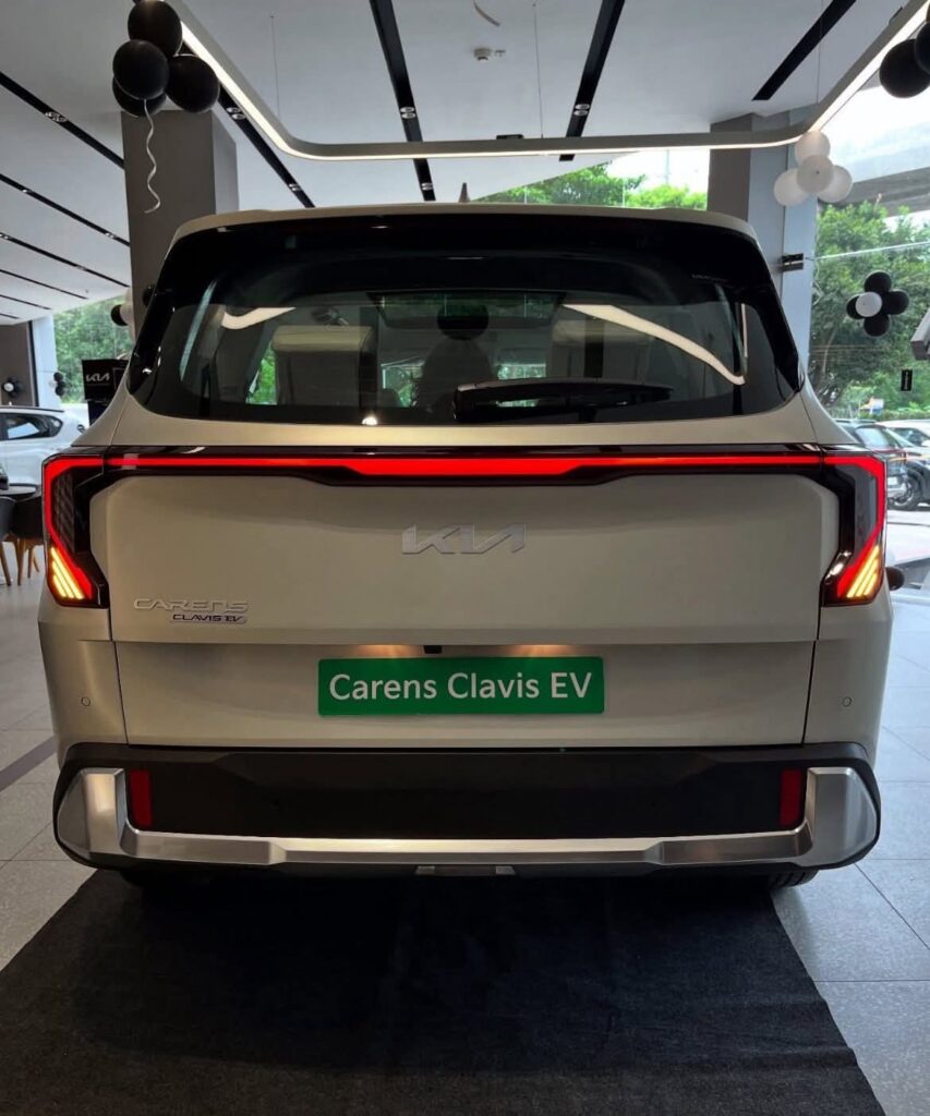 Kia Carens Clavis EV – Price, Range, Features & Review 2025 9 Kia carens clavis ev