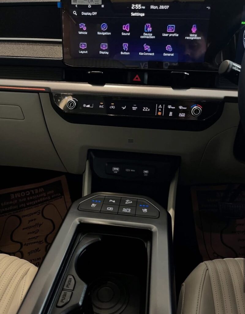 Kia Carens Clavis EV – Price, Range, Features & Review 2025 6 Kia carens clavis ev