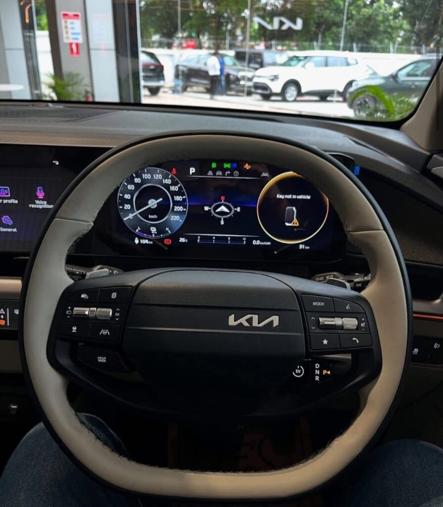 Kia Carens Clavis EV – Price, Range, Features & Review 2025 5 Kia carens clavis ev